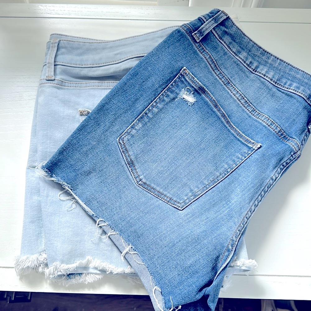 2 universal thread shorts bundle